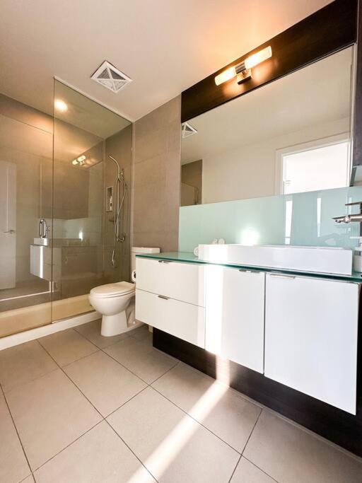 Elegant Suites - City Views, Lake View, Free Parking 多伦多 外观 照片