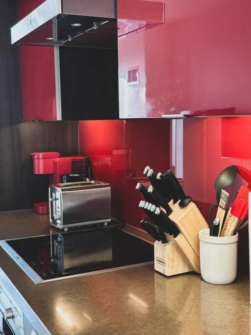 Elegant Suites - City Views, Lake View, Free Parking 多伦多 外观 照片