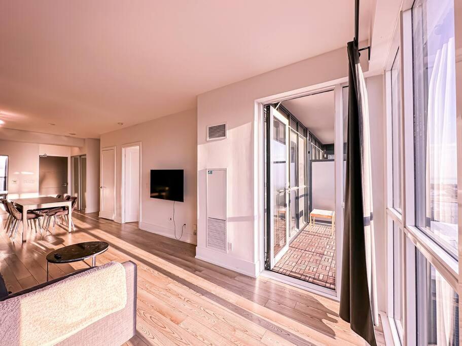 Elegant Suites - City Views, Lake View, Free Parking 多伦多 外观 照片
